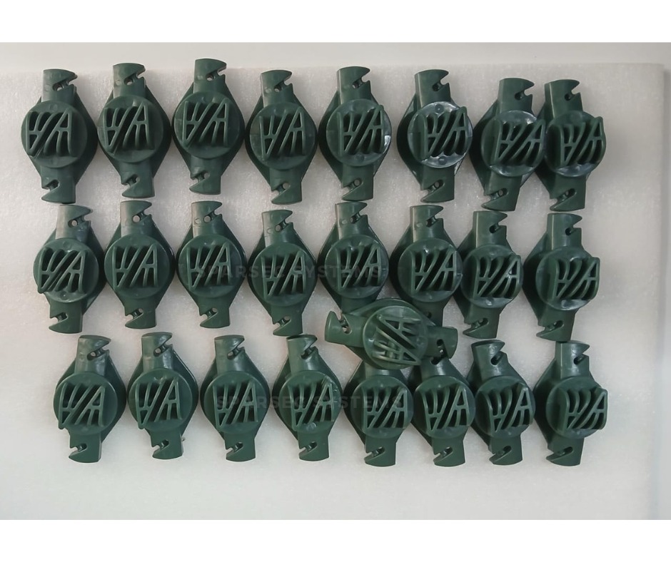 Claws insulators